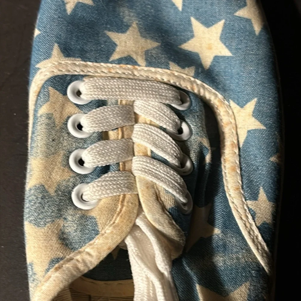Blue sneakers with white stars - Picture 8 of 8